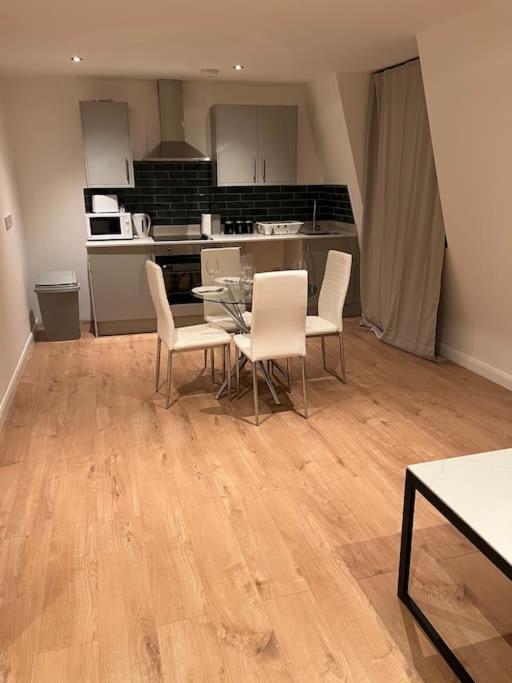 009- Studio Apartment In Ealing F5 Bagian luar foto