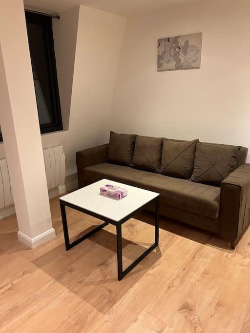 009- Studio Apartment In Ealing F5 Bagian luar foto