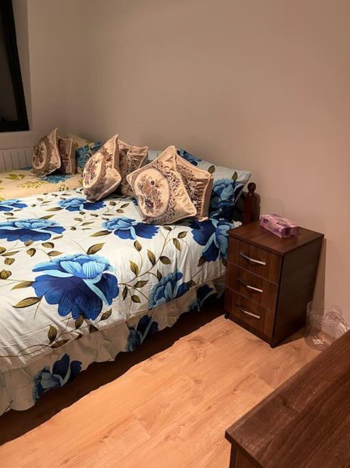 009- Studio Apartment In Ealing F5 Bagian luar foto